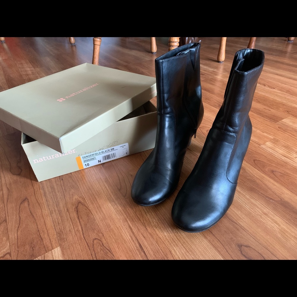 Black Naturalizer boots /booties size 10